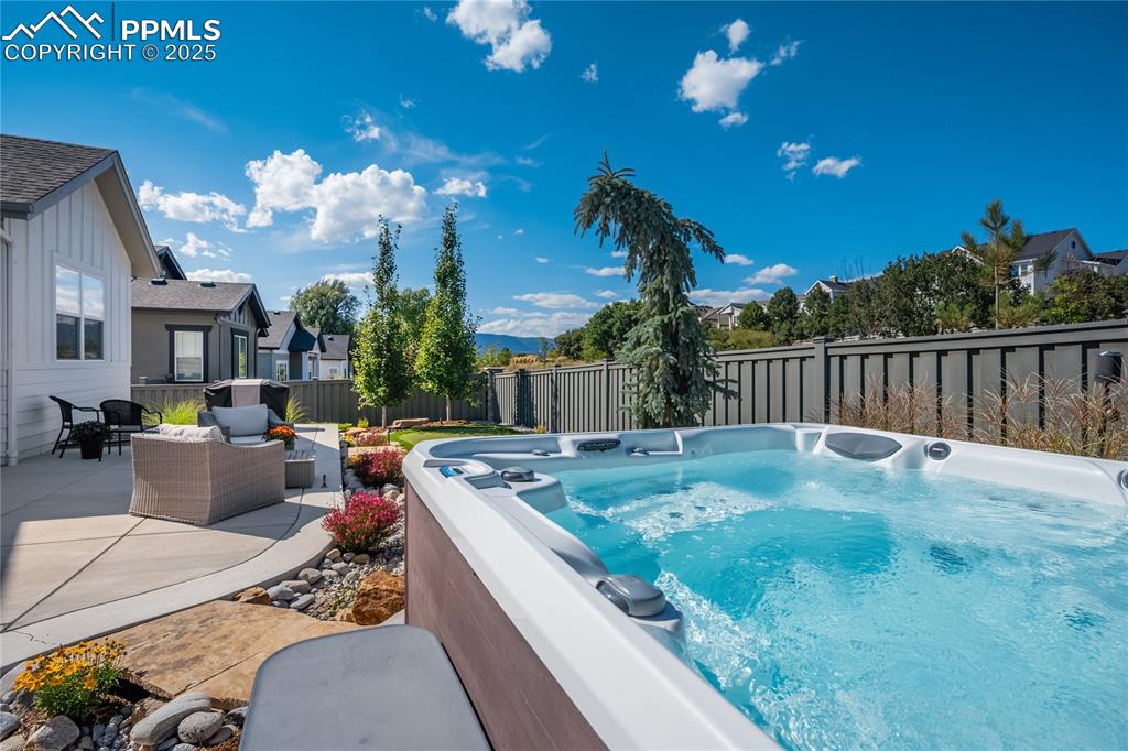 Image 40 of 50: Pool