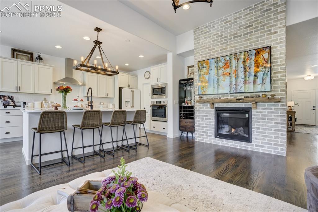 Image 8 of 50: Great Room