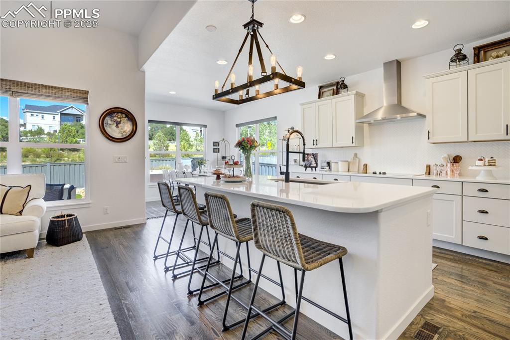 Image 9 of 50: Kitchen