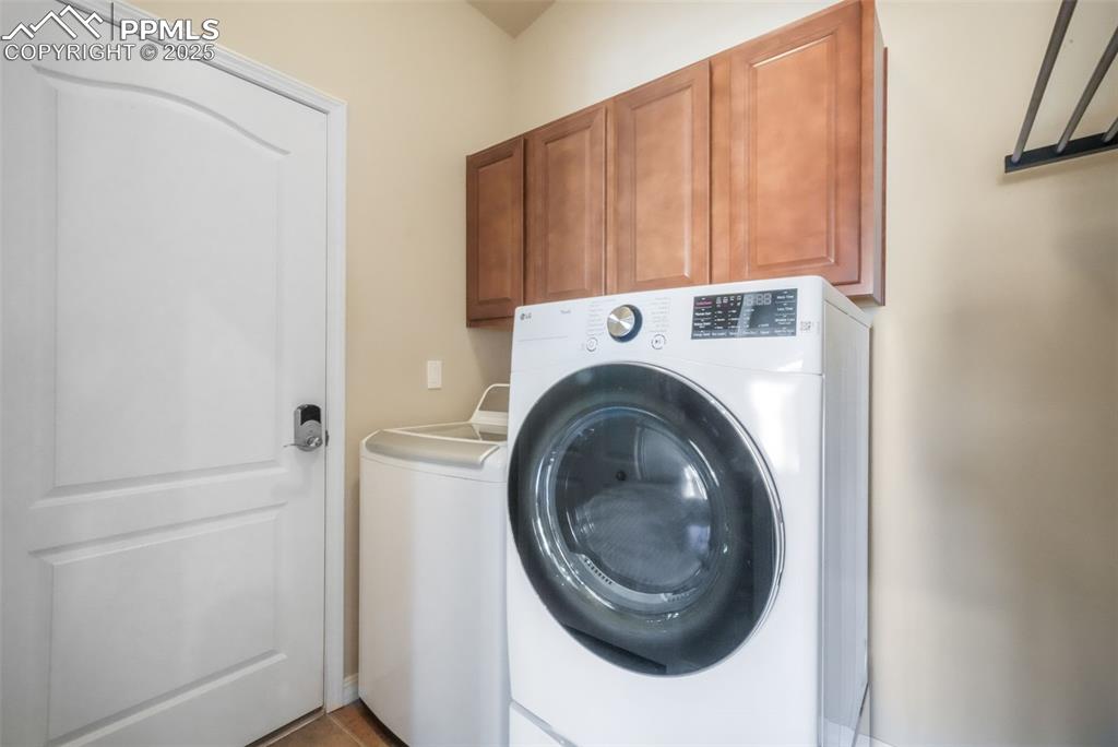 Image 25 of 50: Laundry