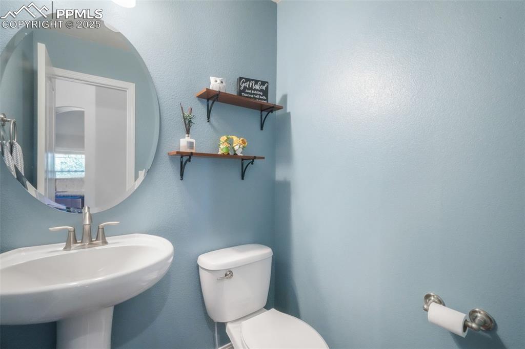 Image 26 of 50: Bathroom