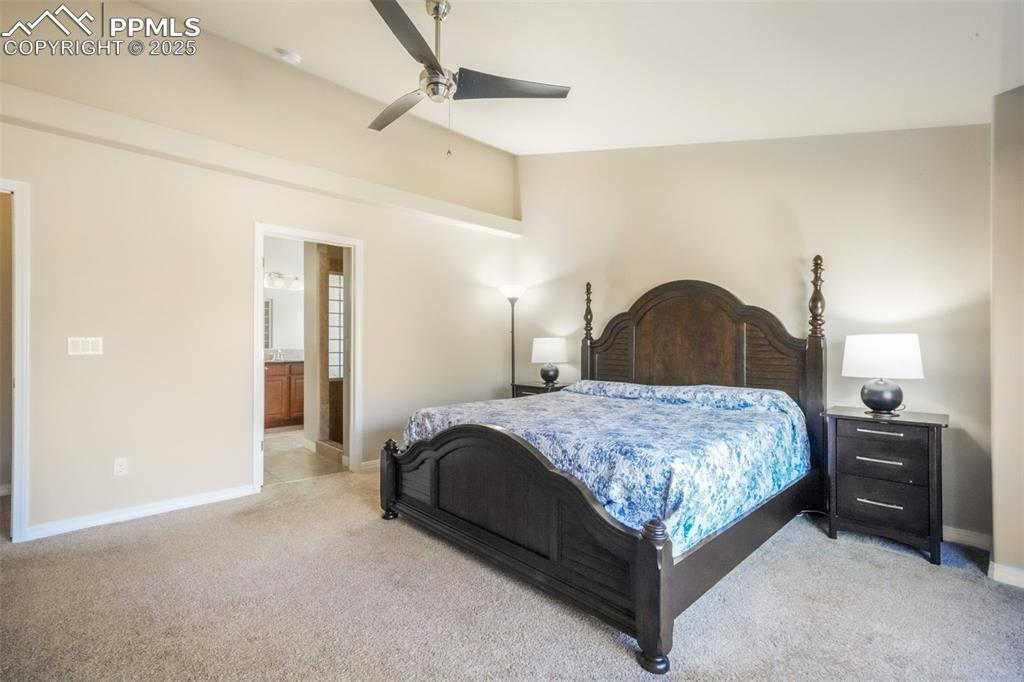 Image 28 of 50: Bedroom