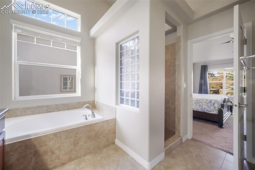 Image 33 of 50: Bathroom