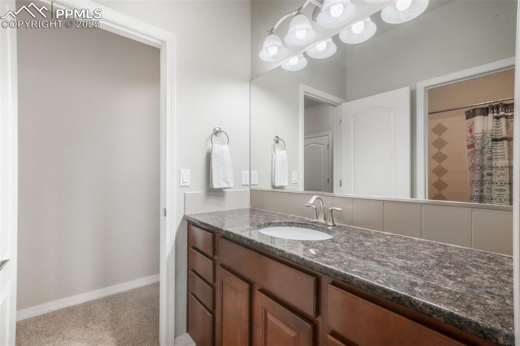 Image 45 of 50: Bathroom