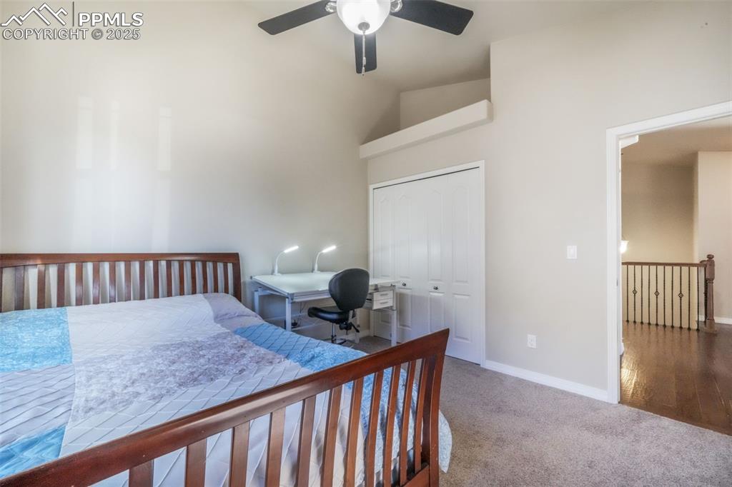 Image 7 of 50: Bedroom