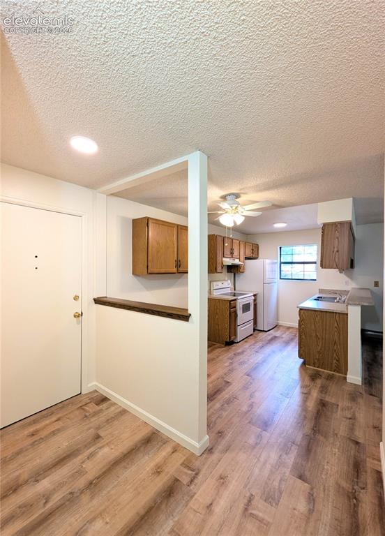 Image 12 of 29: Kitchen