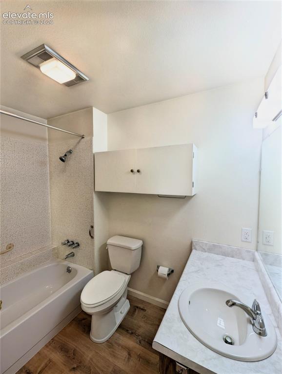 Image 13 of 29: Bathroom