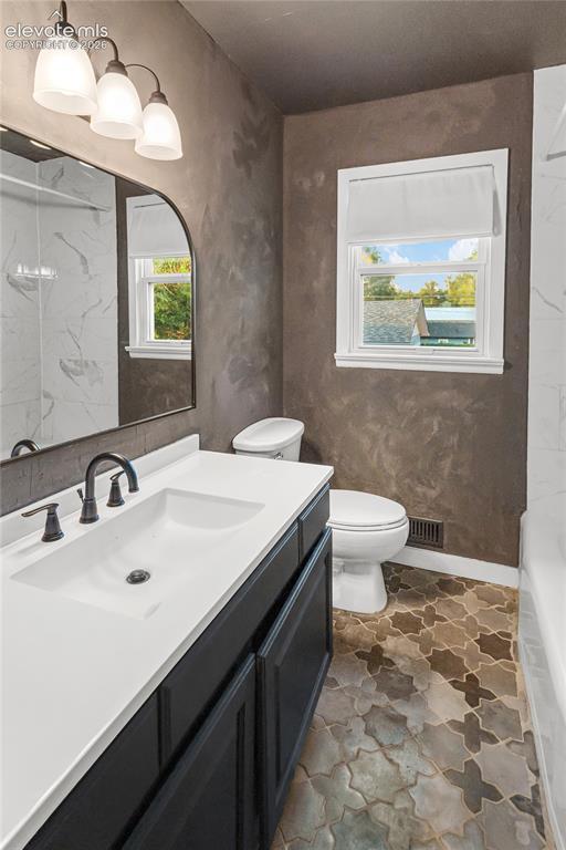 Image 9 of 18: Bathroom