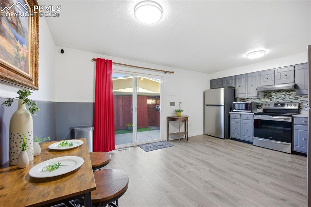 Image 12 of 46: Kitchen