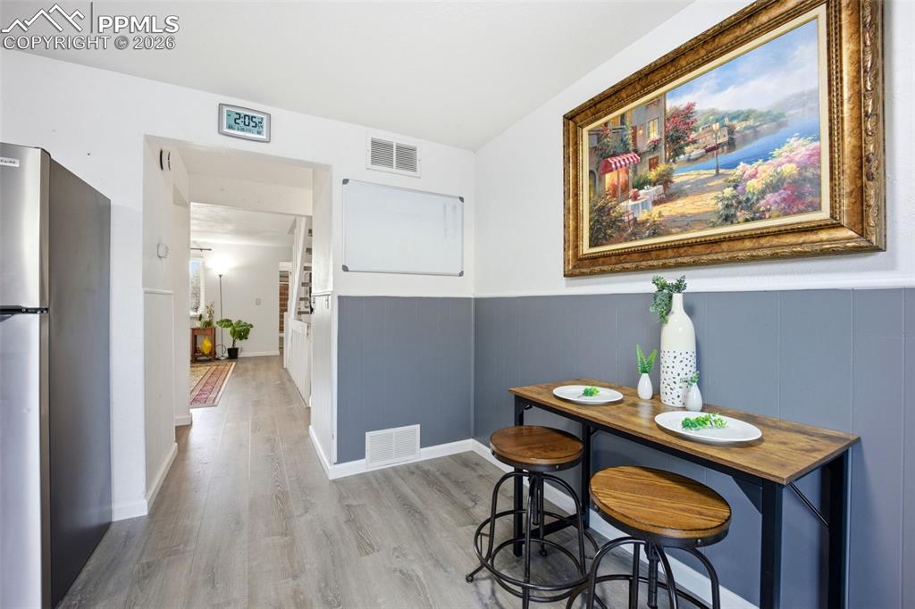 Image 17 of 46: Dining Area