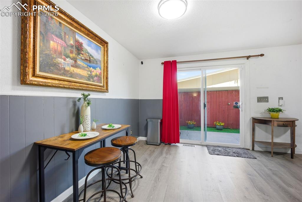 Image 18 of 46: Dining Area