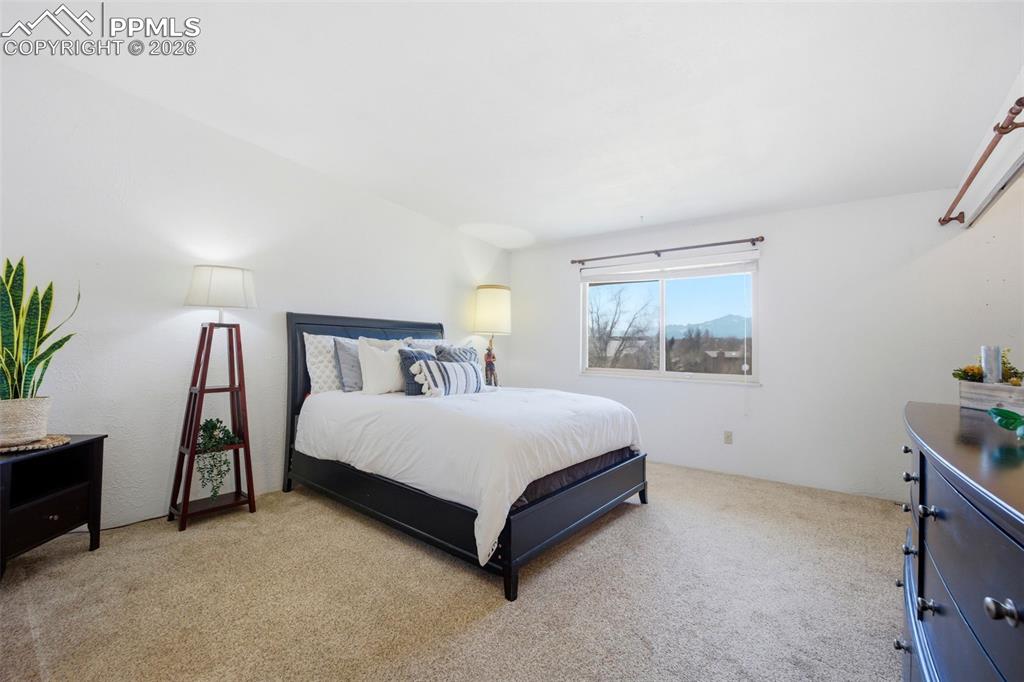 Image 21 of 46: Bedroom