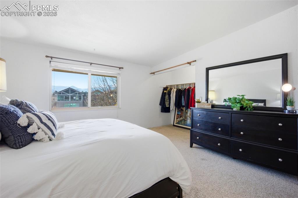 Image 22 of 46: Bedroom