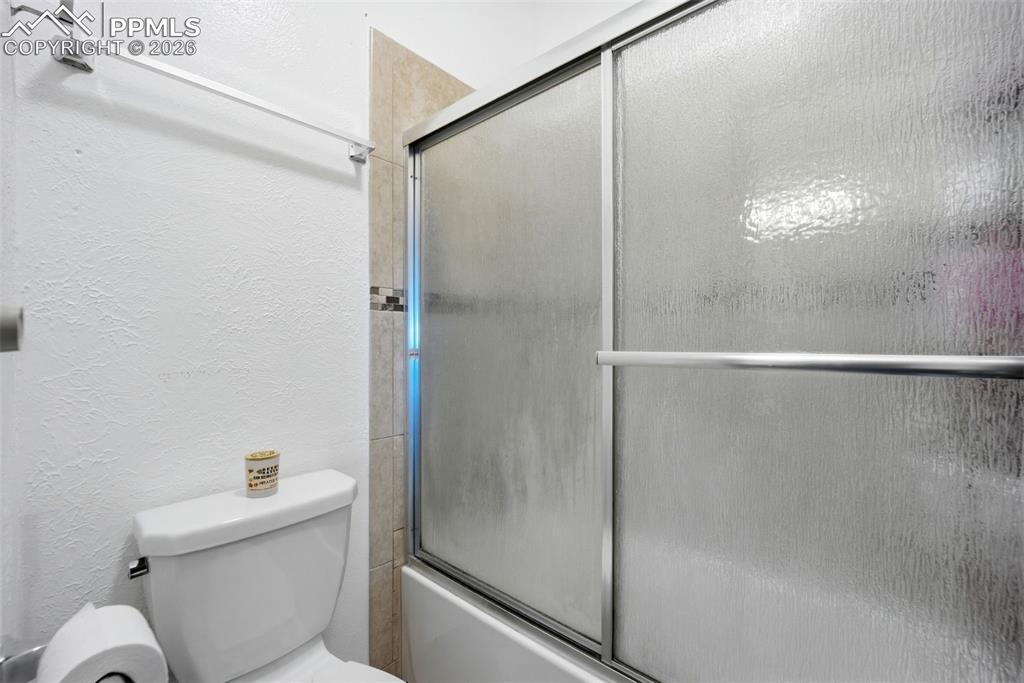 Image 28 of 46: Bathroom