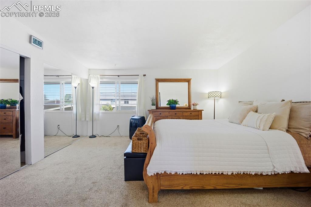 Image 31 of 46: Bedroom