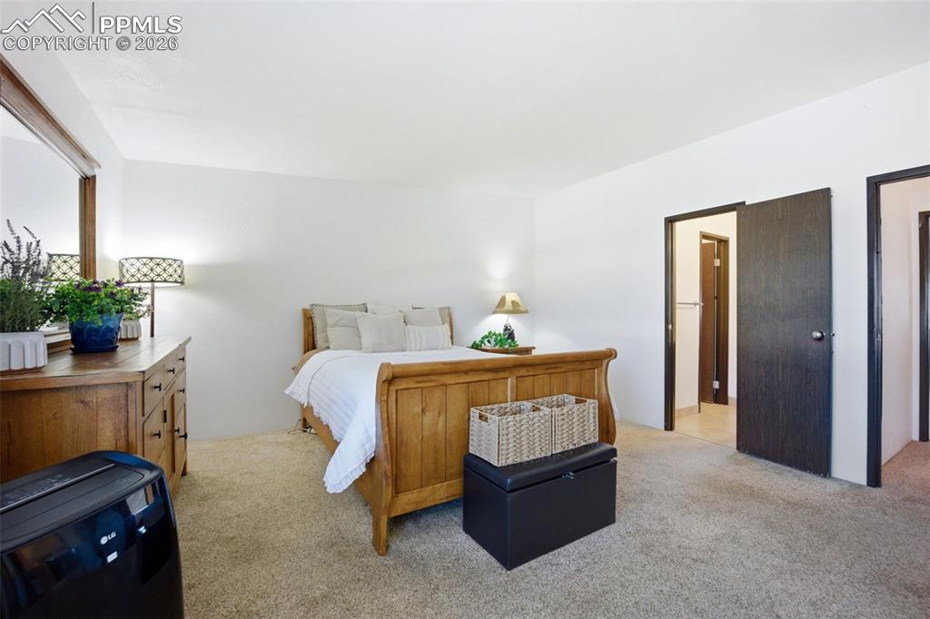 Image 32 of 46: Bedroom