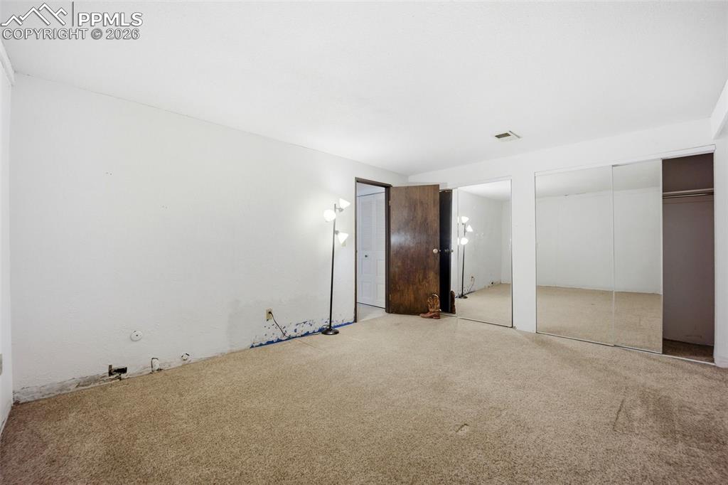 Image 43 of 46: Bedroom