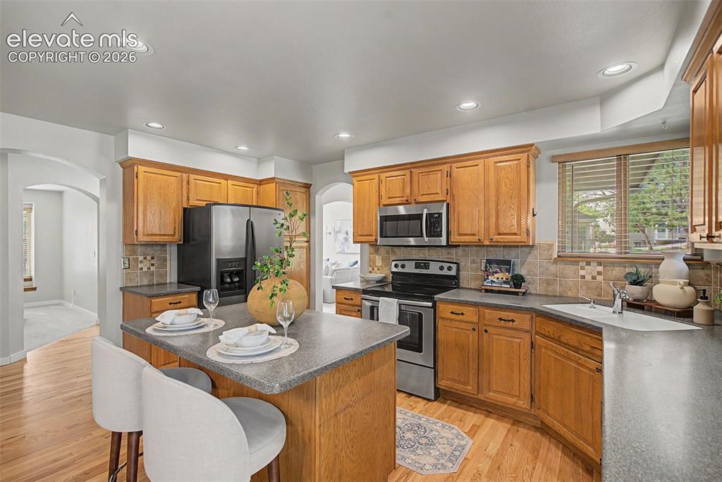 Image 10 of 41: Kitchen
