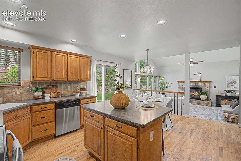 Image 11 of 41: Kitchen