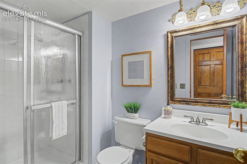Image 17 of 41: Bathroom