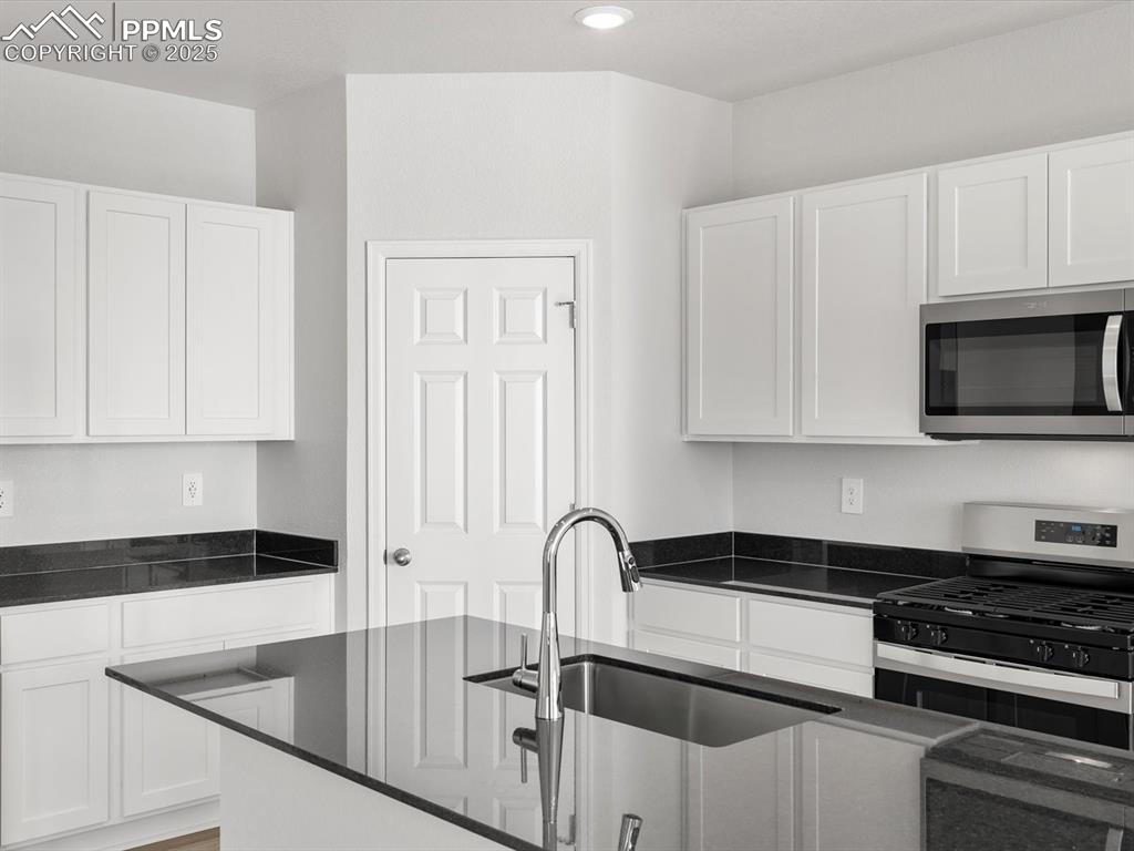 Image 8 of 24: Kitchen