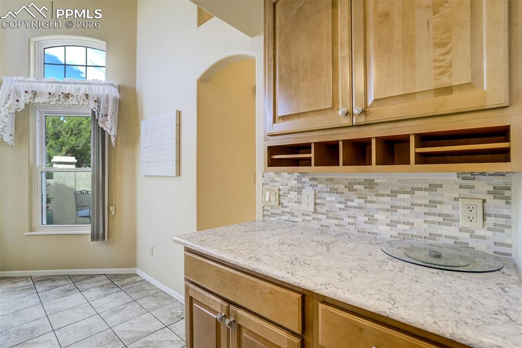 Image 20 of 50: Kitchen