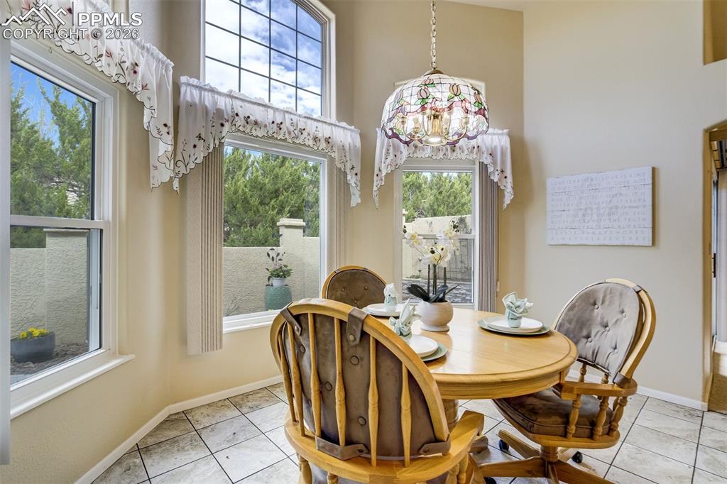 Image 23 of 50: Dining Area