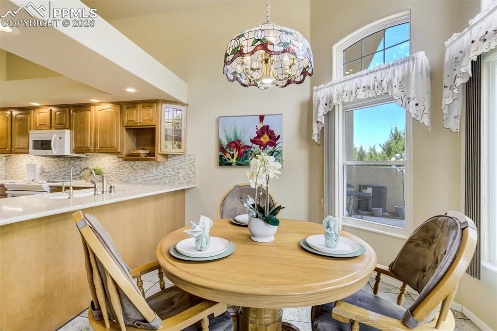 Image 24 of 50: Dining Area