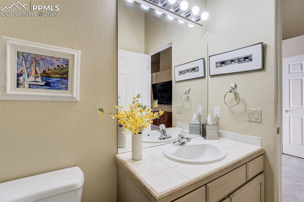 Image 26 of 50: Bathroom