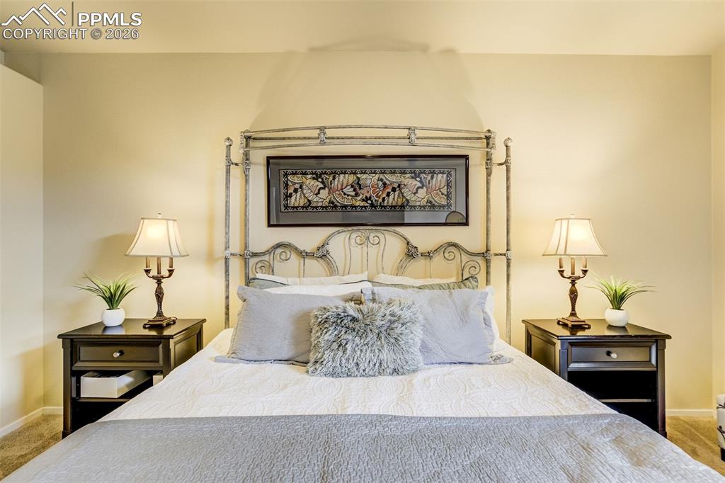 Image 32 of 50: Bedroom