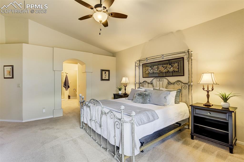 Image 33 of 50: Bedroom