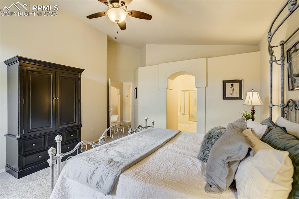 Image 34 of 50: Bedroom