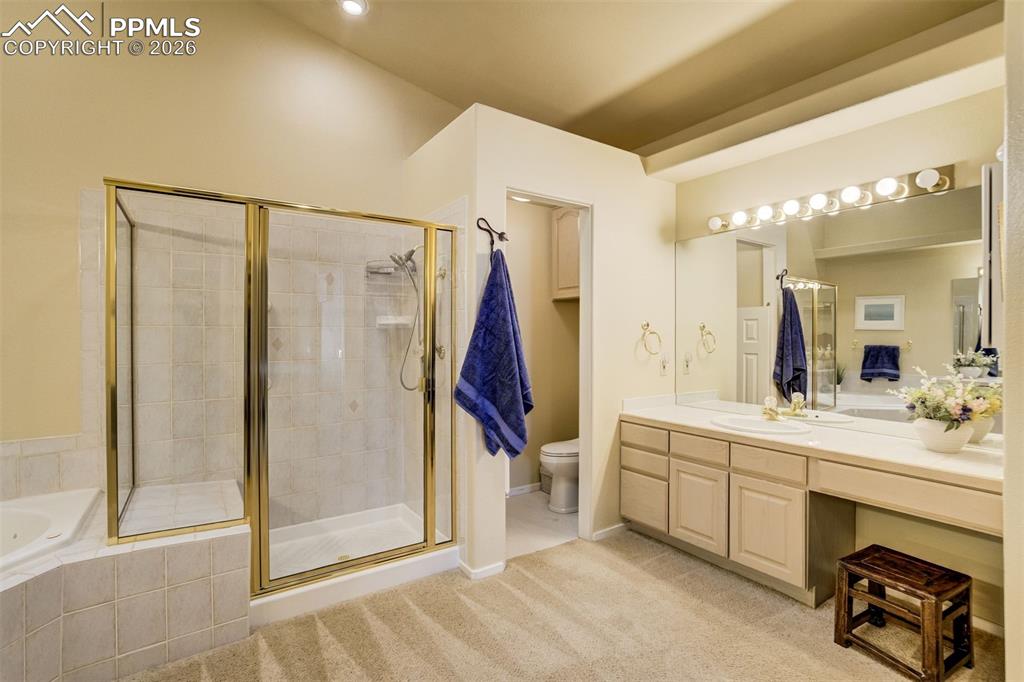 Image 35 of 50: Bathroom