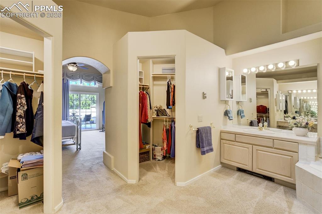 Image 38 of 50: Bathroom