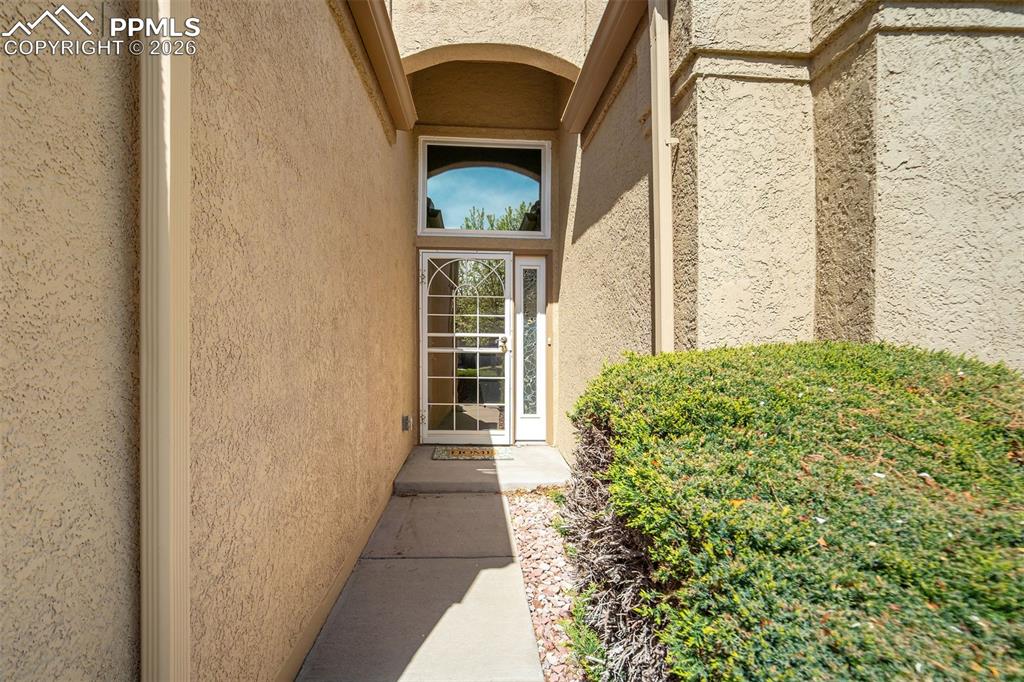 Image 4 of 50: Entry