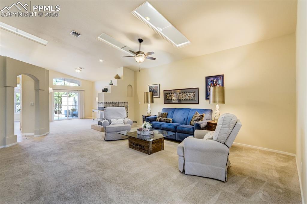 Image 6 of 50: Living Room