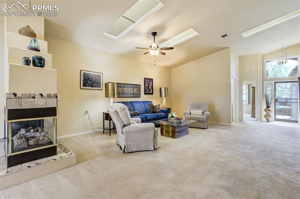 Image 8 of 50: Living Room