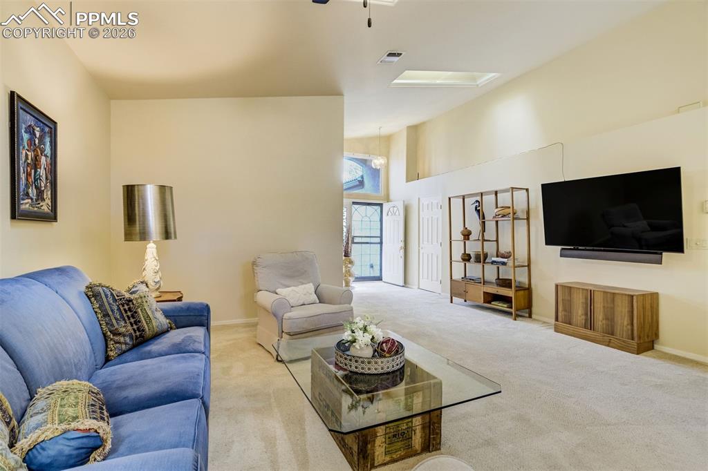 Image 9 of 50: Living Room