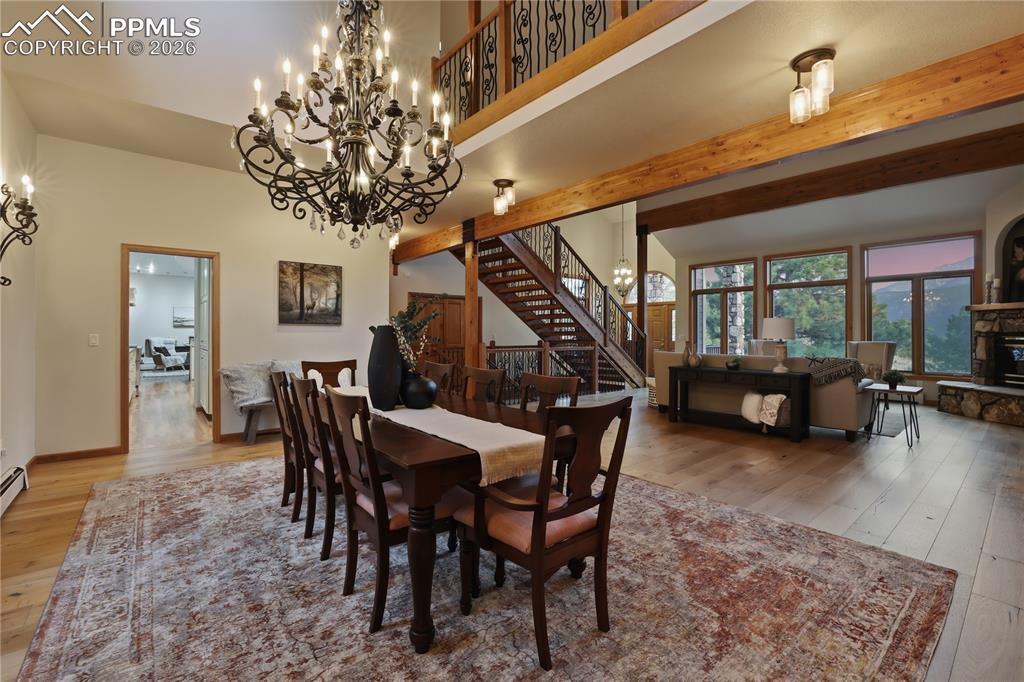 Image 12 of 50: Dining Area