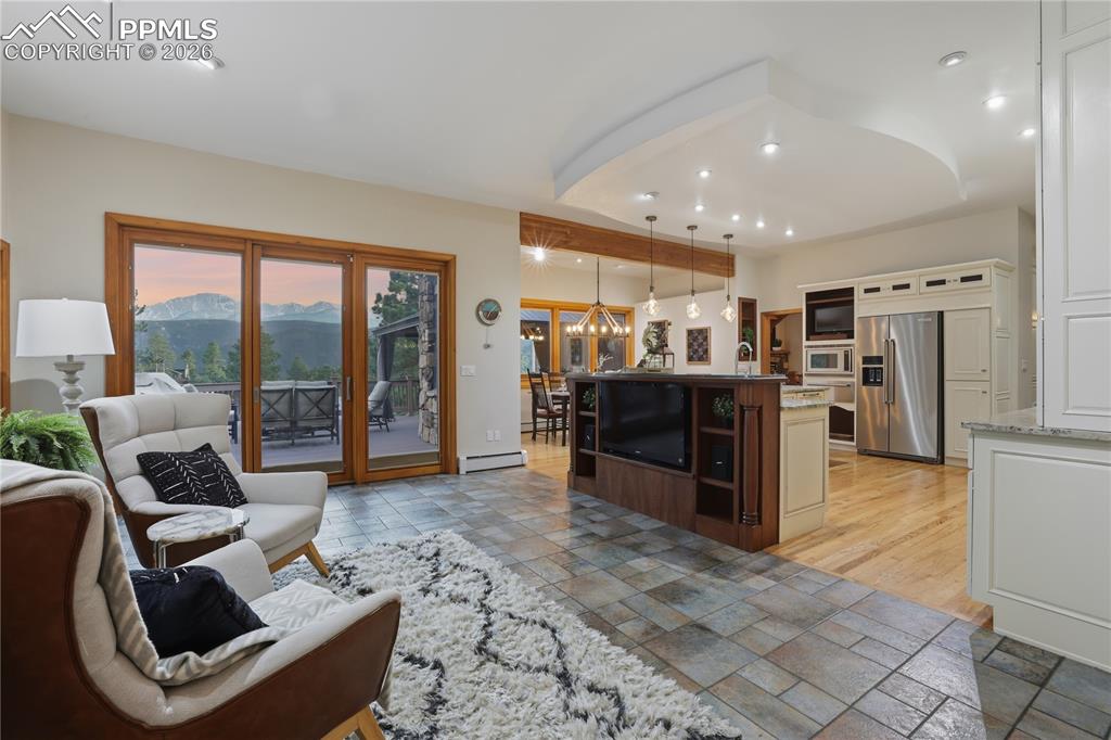 Image 17 of 50: Living Room