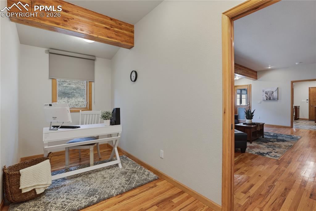 Image 20 of 50: Office