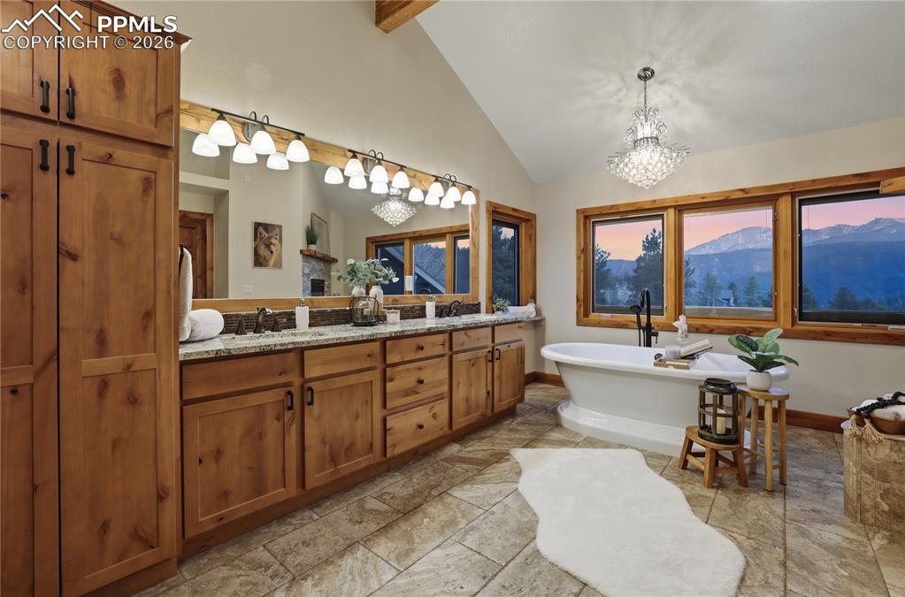 Image 26 of 50: Bathroom