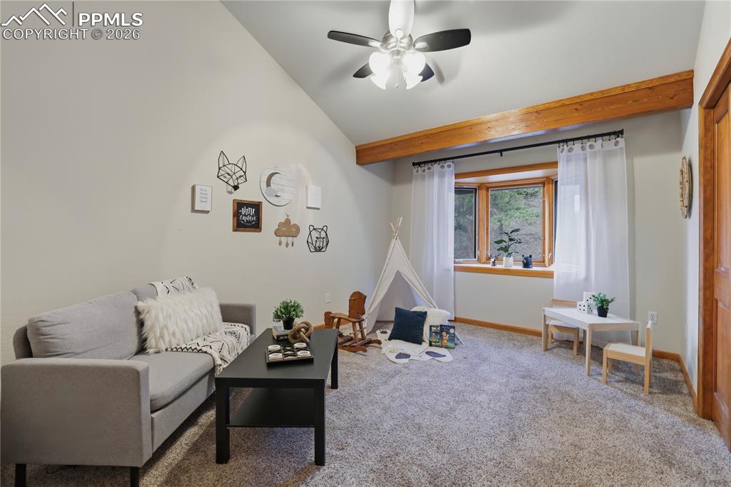 Image 31 of 50: Living Room