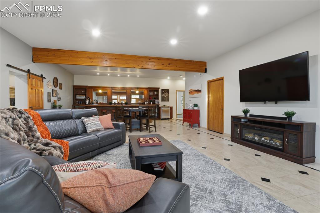 Image 38 of 50: Living Room