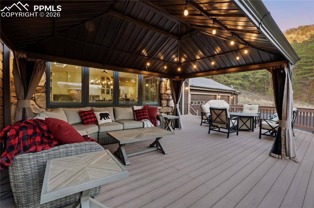 Image 47 of 50: Deck