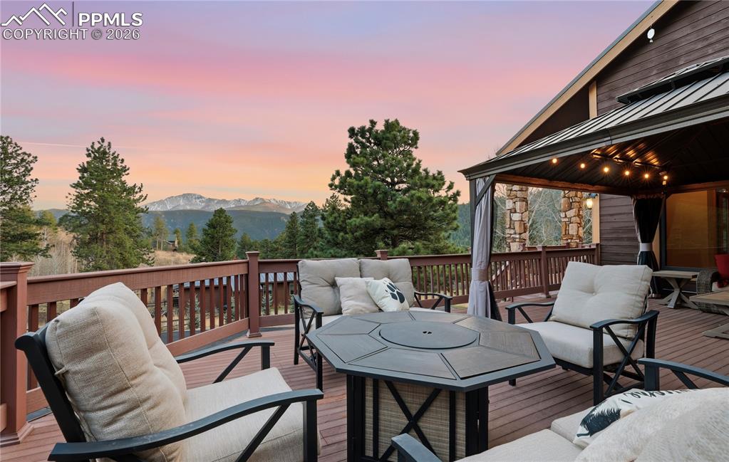 Image 48 of 50: Deck