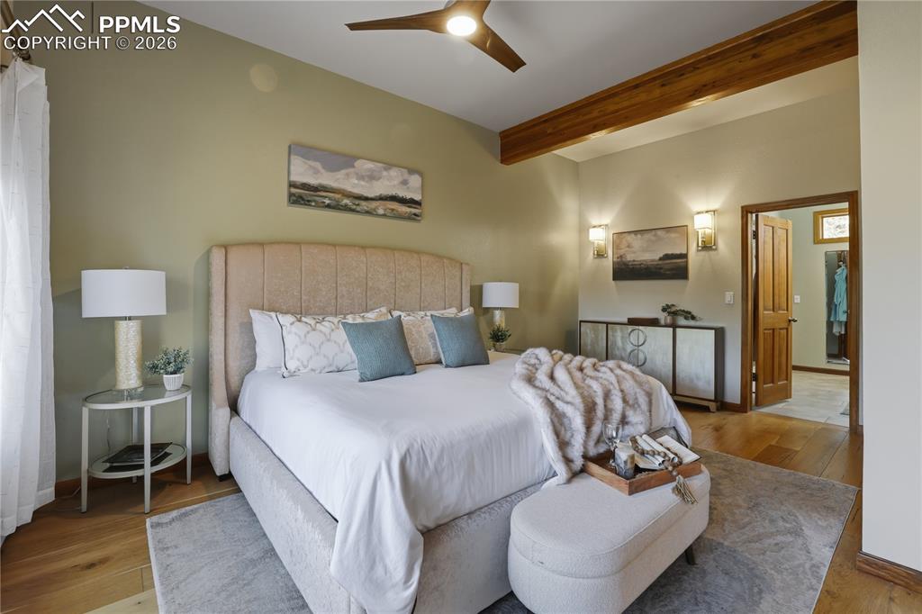 Image 9 of 50: Bedroom