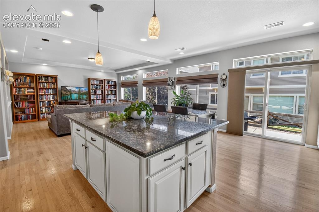 Image 10 of 38: Kitchen