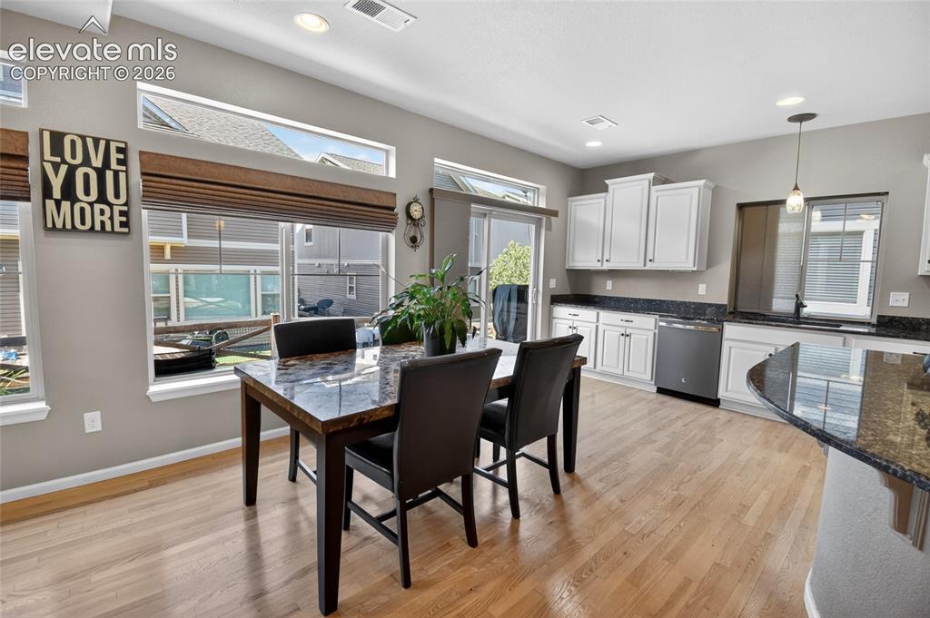 Image 11 of 38: Dining Area