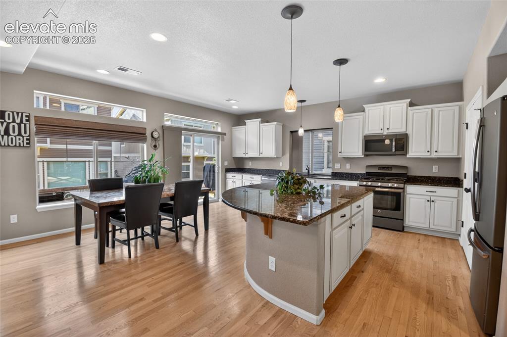 Image 14 of 38: Kitchen